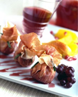 Prosciutto and Fig Pouches with Winter Fruits